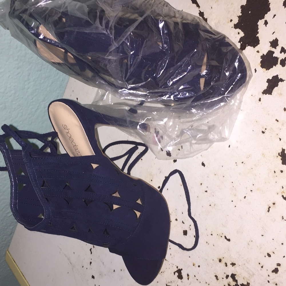 Heels - Picture 2 of 3